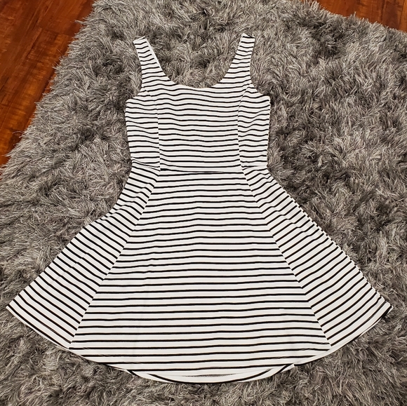 H&M Dresses & Skirts - 2/$15 H & M Divided Stripped Skater Dress size 4